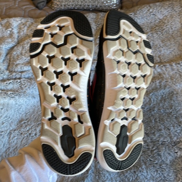 Nike Shoes - Picture 9 of 9